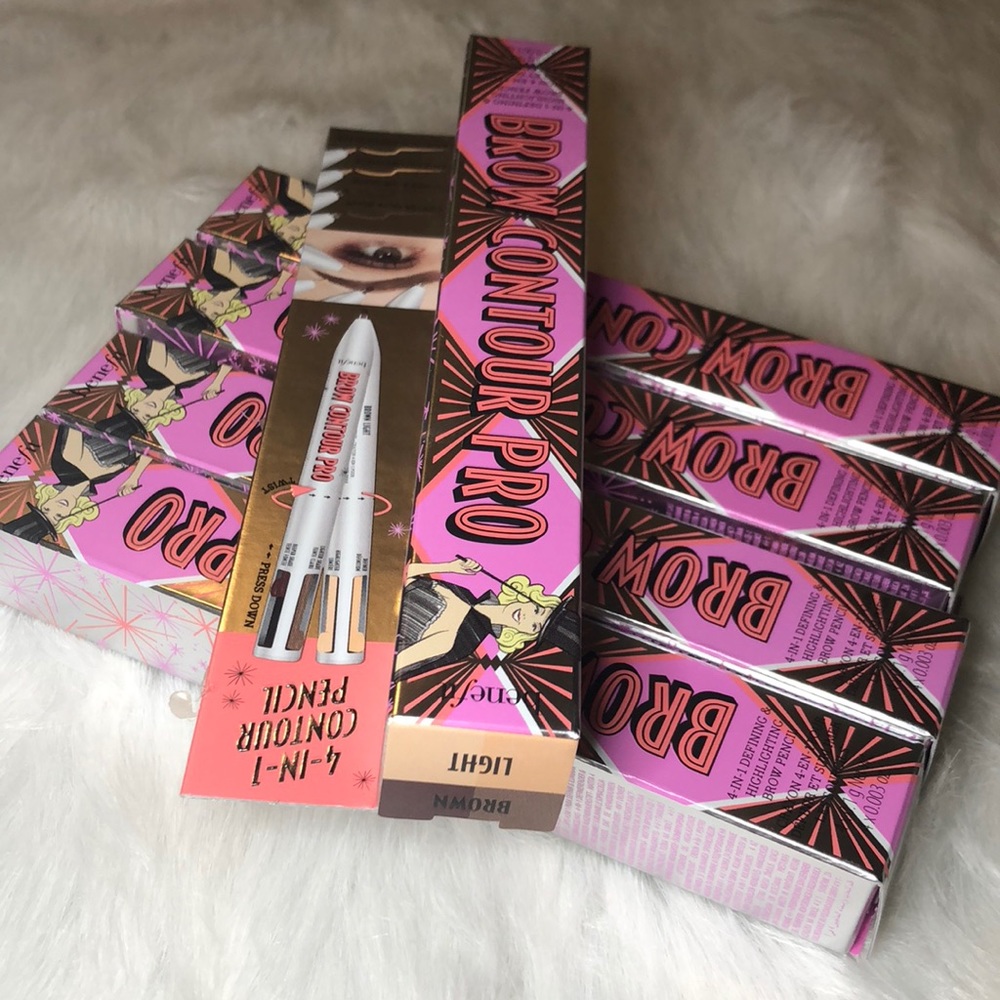Benefit Cosmetics Brow Contour in Brown Light